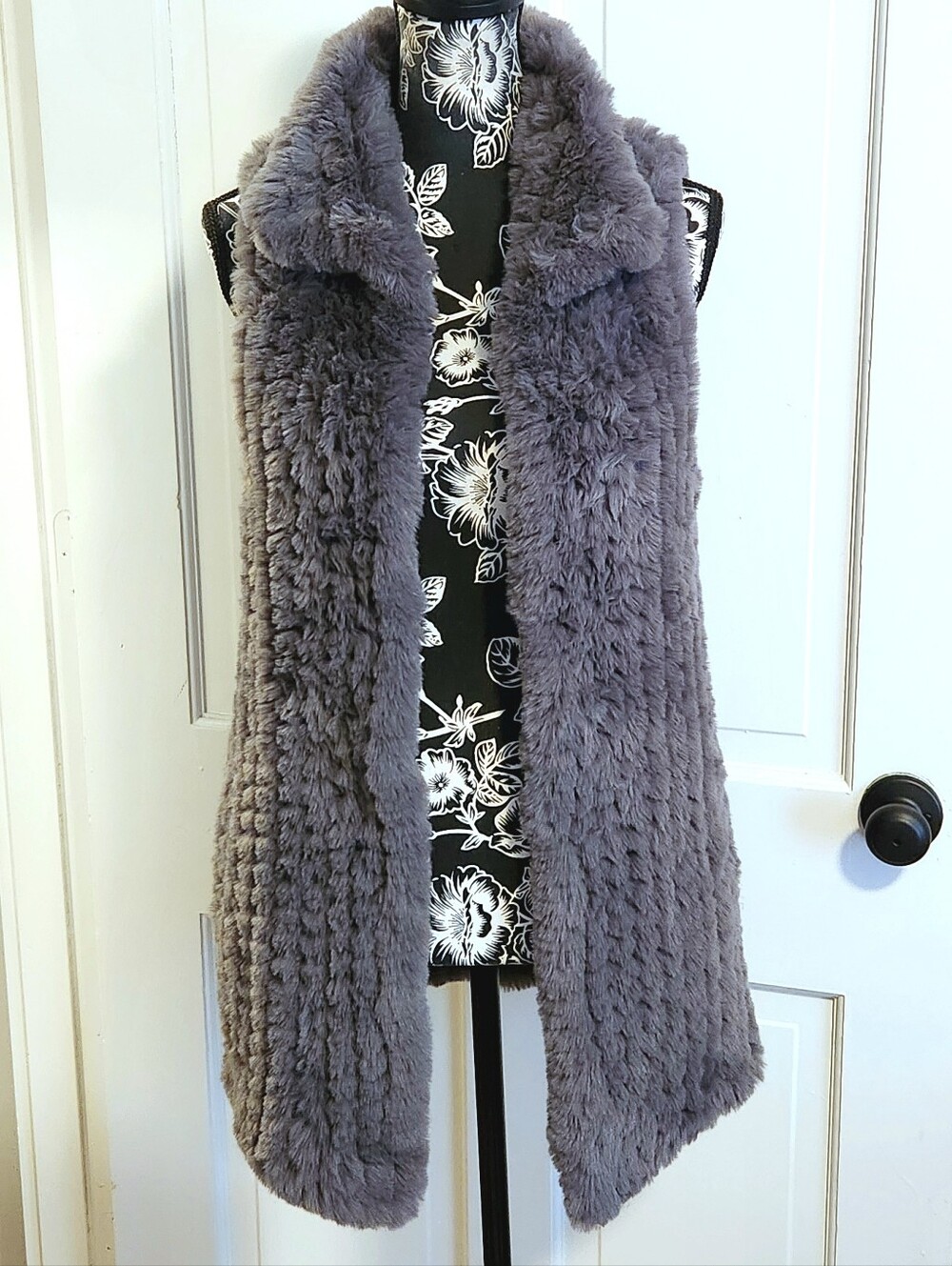 🩶Donna Salyers Fabulous Furs🩶 - Slate Gray Faux Fur Vest - Picture 3 of 13